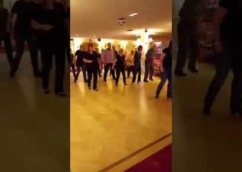 18 Wheels  &  A Dozen Roses