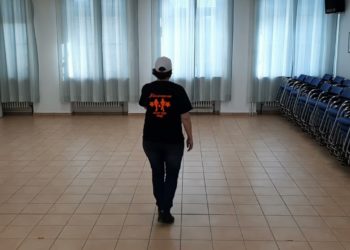 Broken Neon Hearts (de)