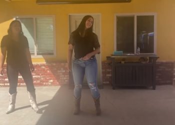 Like I love Country Music Easy