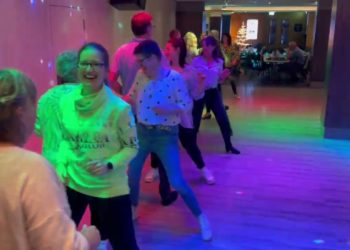 Contra-Dj Play a Christmas Song