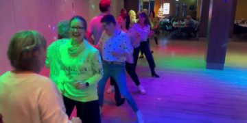 Contra-Dj Play a Christmas Song