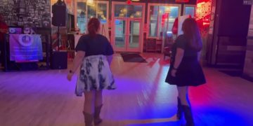 2 Steppin’ On The Moon